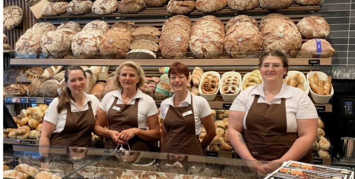 Verkäuferinnen bei der Bäckerei Sipl in Denkendorf