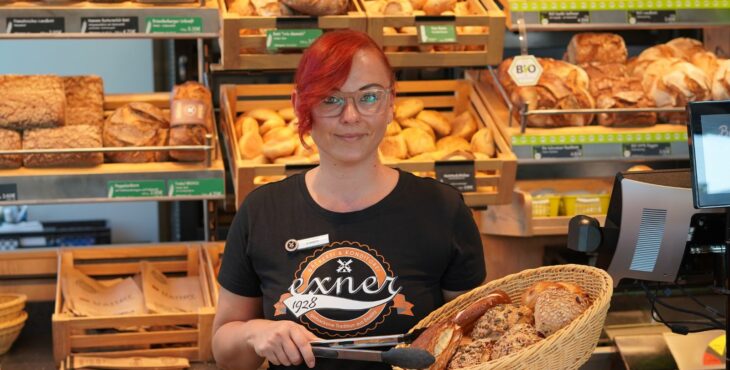 Mitarbeiterin bei der Bäckerei Exner in Beelitz