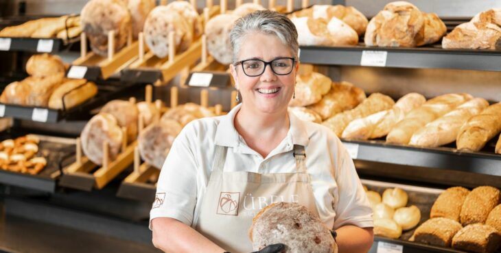 Verkäuferin bei der Bäckerei Übele in Aspach