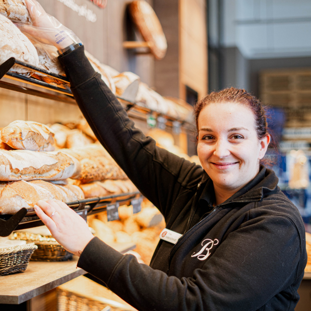 Verkäuferin bei Bäckerei Burkard