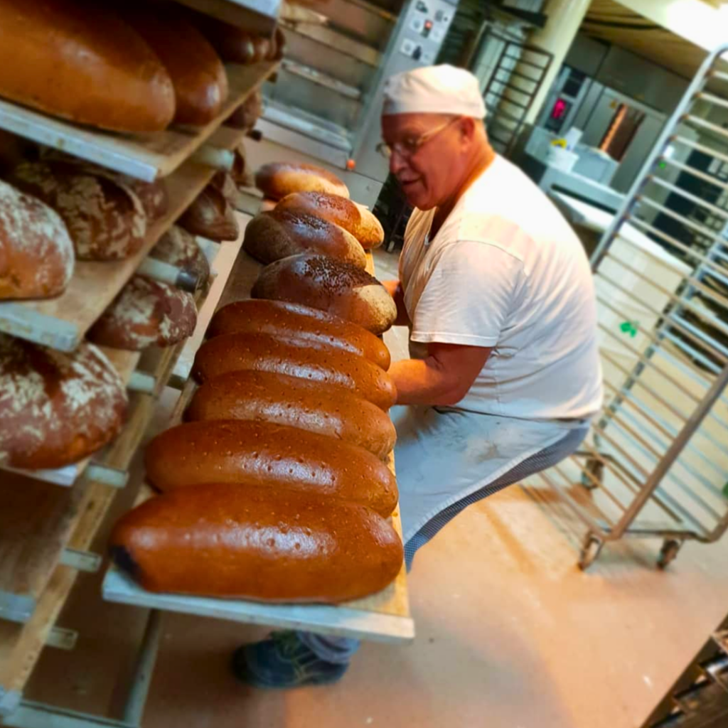 Bäcker bei der Bäckerei Hermann aus Farenzhausen