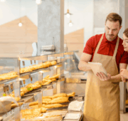Mitarbeiter richtig einarbeiten: Erfolgreiches Onboarding in der Bäckerei